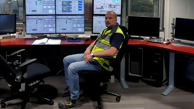 Sauli Kopalainen surveillant le centre de traitement des déchets Ämmässuo.